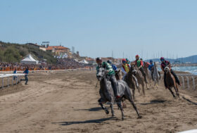 SAN VINCENZO: PALIO SULLA SPIAGGIA CHIUDERA’ STAGIONE TURISTICA COSTA ETRUSCA, SVELATE DATE E PROGRAMMA EDIZIONE 2021