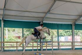 La normativa italiana e le caratteristiche che deve avere un maneggio coperto per garantire le condizioni ideali in tutti i periodi dell’anno