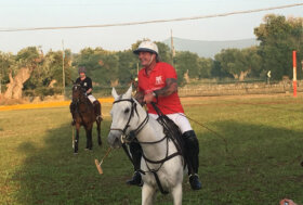 Punta Ala Polo Cup, il c.t. della Nazionale Piazza: «Io, Nereo Rocco e il polo: dopo una vita a cavallo, adesso alleno i campioni di domani»