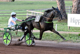 Capannelle: Dimitri Ferm vince il Derby di trotto. Presente anche Boniek: «Che bello vedere tanti giovani all’ippodromo»