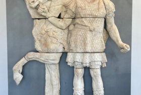 Piazza di Siena, Il mistero del Cavaliere di marmo: e se fosse l’imperatore Traiano?