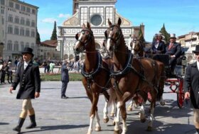 Lo spettacolo degli attacchi nel centro di Firenze