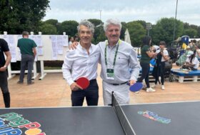 Piazza di Siena, tra atleti e pubblico irrompe il ping pong