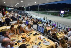 All’ippodromo Snai Sesana la prima di agosto per un super sabato con le pariglie e il trotto montato
