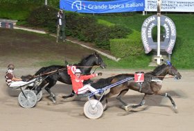 Nel penultimo atto della stagione all’ippodromo Snai Sesana brilla Gemmakiara Wind nel Premio Davide Baldi e Benur Risaia Trgf soprende tutti nel Trofeo Denis Coku