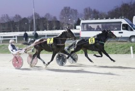 La domenica di trotto all’ippodromo Snai San Siro vede Caos fare le mosse giuste e vincere il Premio Esotico Prad