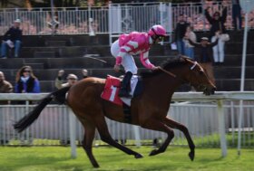 All’ippodromo Snai San Siro, nell’ultima di marzo di galoppo, tanto pubblico ed emozioni con Alburno che fa il bis nel premio Falbrav e con Lechro che vince il Mario Locatelli