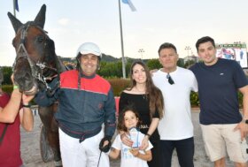 All’ippodromo Snai Sesana sabato sera con Icaro mail che vola alto nel doppio chilometro per i cavalli di 3 anni valido per il Premio Scuderia Valle Verde