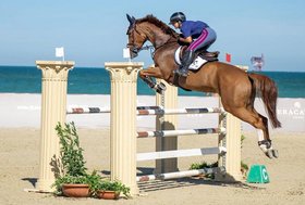 Francesca Ciriesi vince la Radio Monte Carlo Jumping Challenge h135 della seconda giornata di Fieracavalli Riding by the Sea